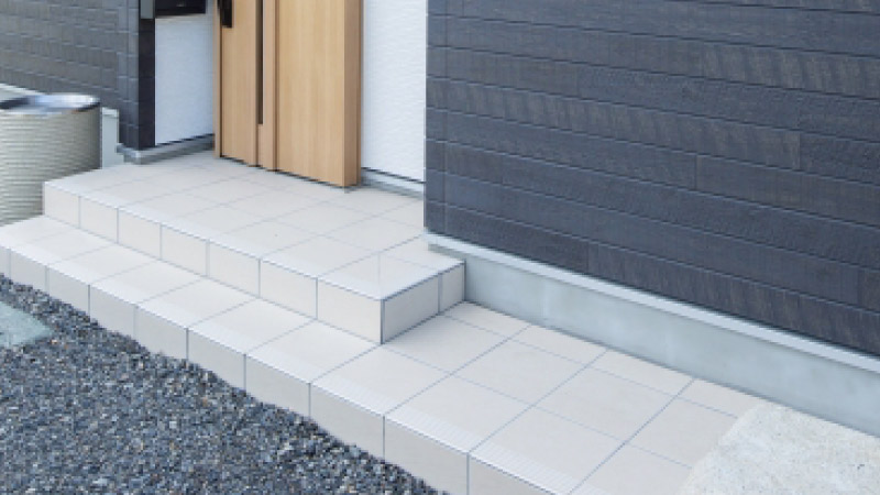 外構アプローチは砂利を使うことで安くなる