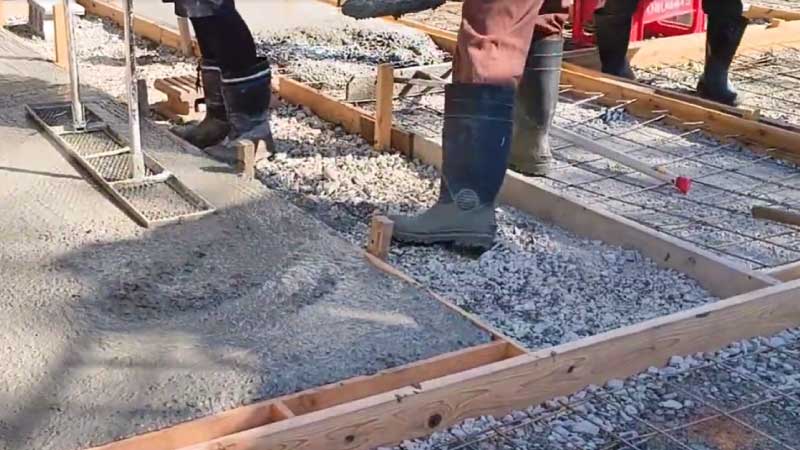 コンクリート打設（だせつ）