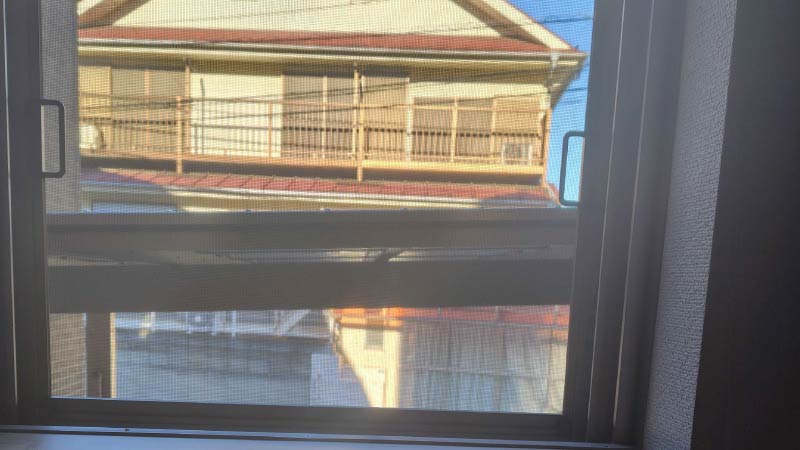 窓から外を見たときのカーポート